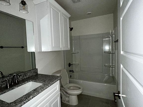 4th image of 5204 Lamont Ave