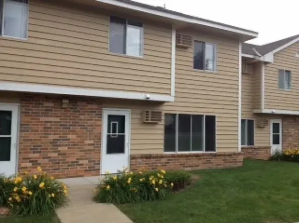 710 W Village Rd APT 104, Chanhassen, MN 55317