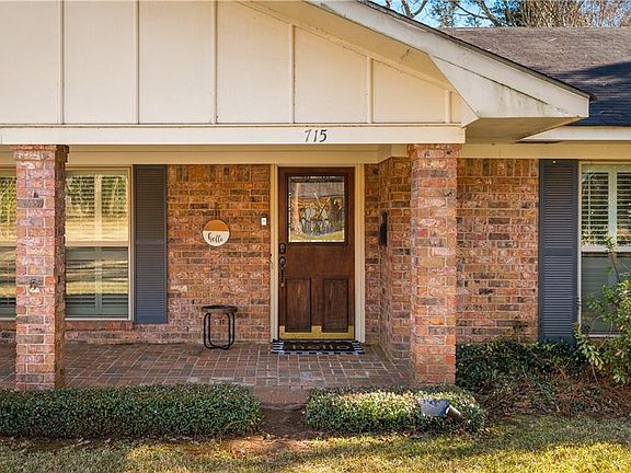 3rd image of 715 Parkway Dr