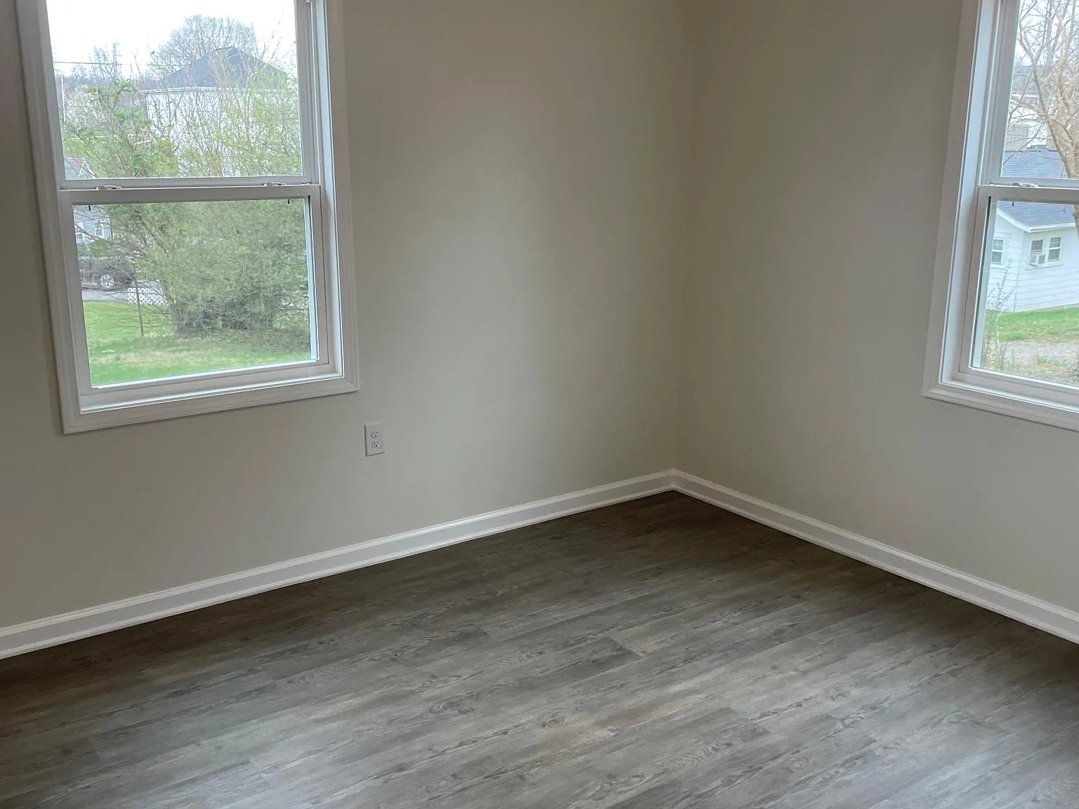 2 bed, 1000 sqft, $1,600 — Photo 3