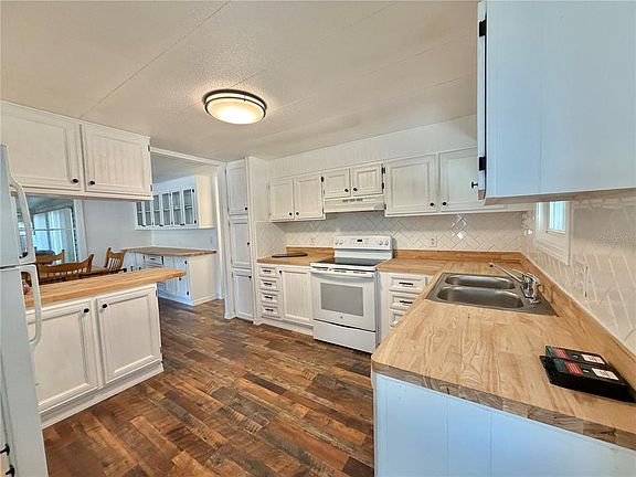 3rd image of 103 Tamarisk Way