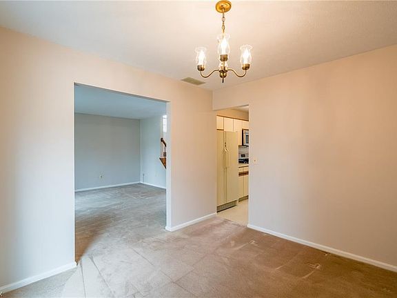 4th image of 9560 Olde Pond Ln