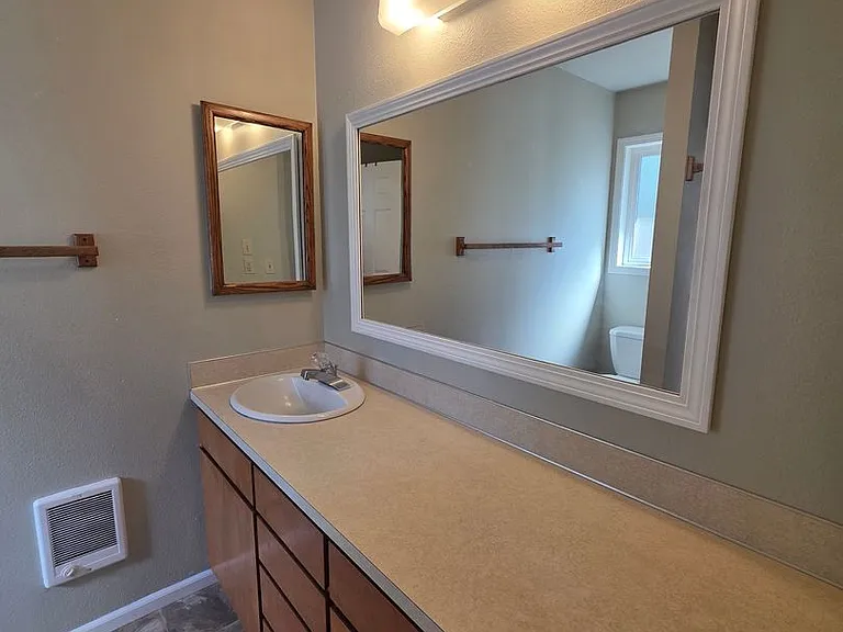 300 Federal Ln — Photo 10