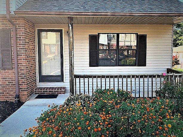 1st image of 145 Kitty Hawk Sq
