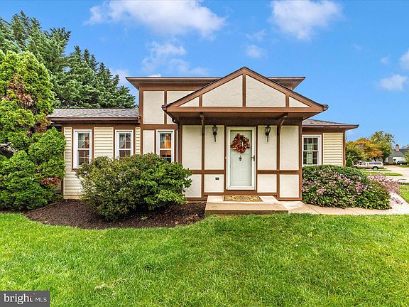 2nd image of 812 Dunbrooke Ct