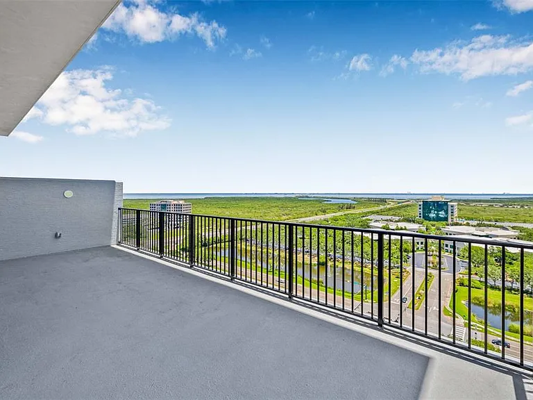 221 Main St N #Penthouse 1612 — Photo 28
