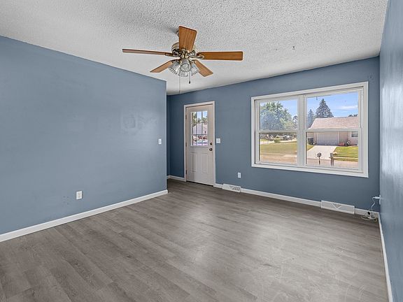 5th image of 301 30th Ave W