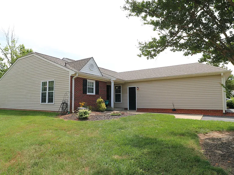 214 Troonsway Rd — Photo 2