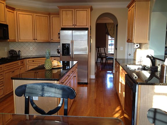 3rd image of 2529 N Beech Ln