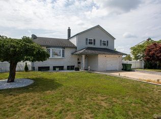 22 Fanwood Dr, Sayreville, NJ 08872