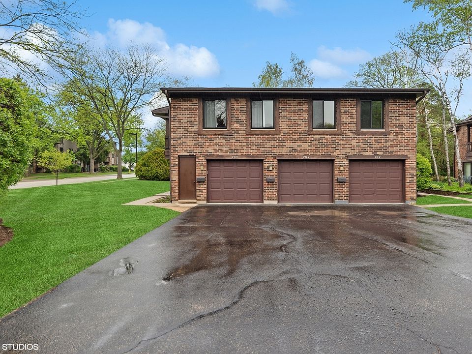 1st image of 203 E Ct Of Shorewood Unit 203