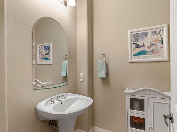 5th image of 2606 W Luce Dr