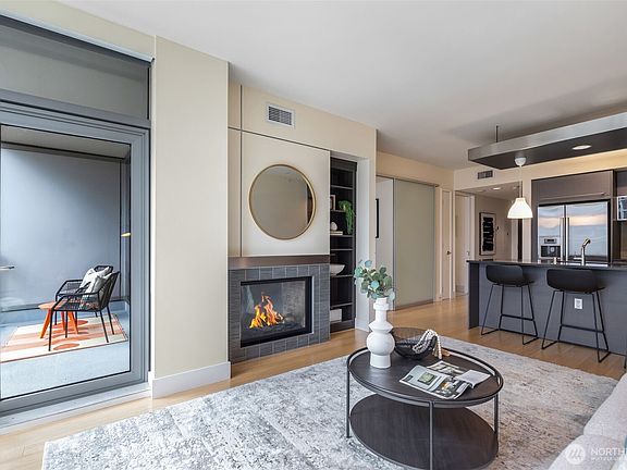 4th image of 820 Blanchard Street #1406