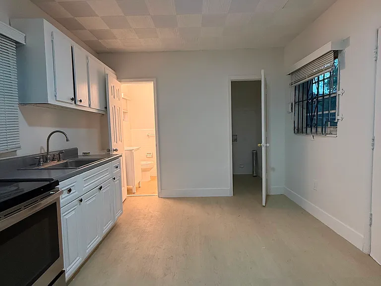 119 NE 56th St #4 — Photo 9