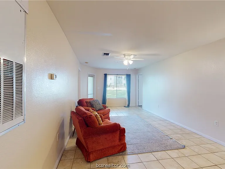 529 Sw Pkwy #102 — Photo 4