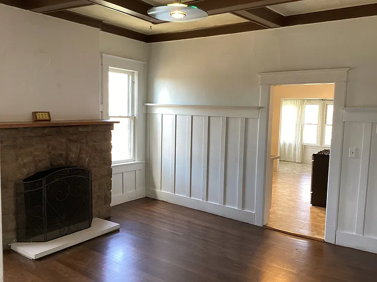327 Grant St — Photo 5