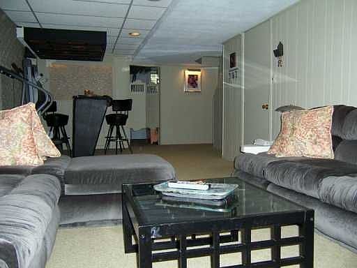 Downstair gameroom /Familyroom w/gas fireplace and full bath