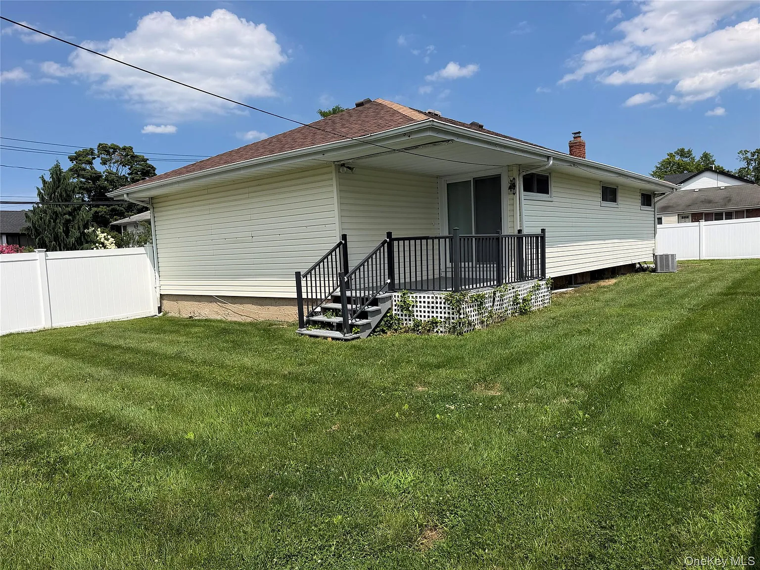 3 bed, 2.0 bath, 971 sqft, $3,900 — Photo 4