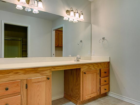 5th image of 18 Fernwood Dr