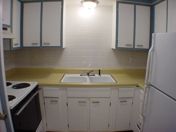 Gally Kitchen All Applicances!