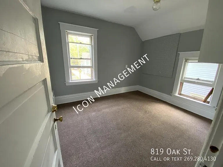 819 Oak St — Photo 12