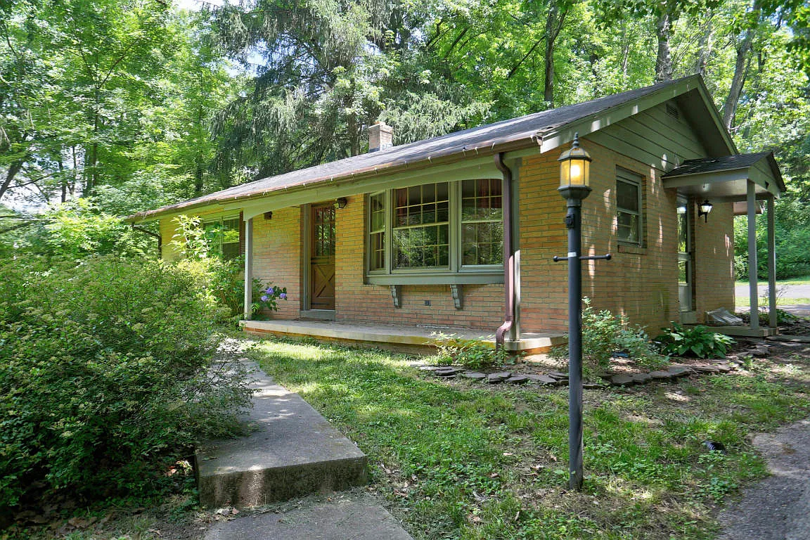 221 School House Rd photo 1