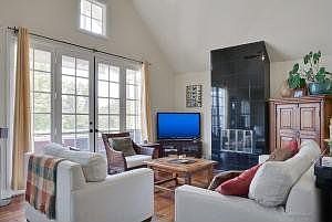 4th image of 318 W De La Guerra St APT A
