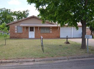1001 Lincoln Dr, Iowa Park, TX 76367