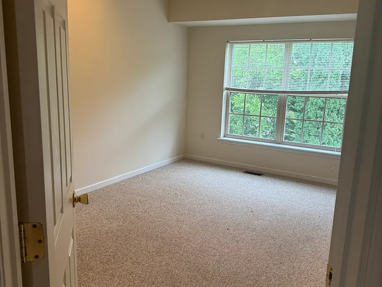 2043 Clinton Ave — Photo 7