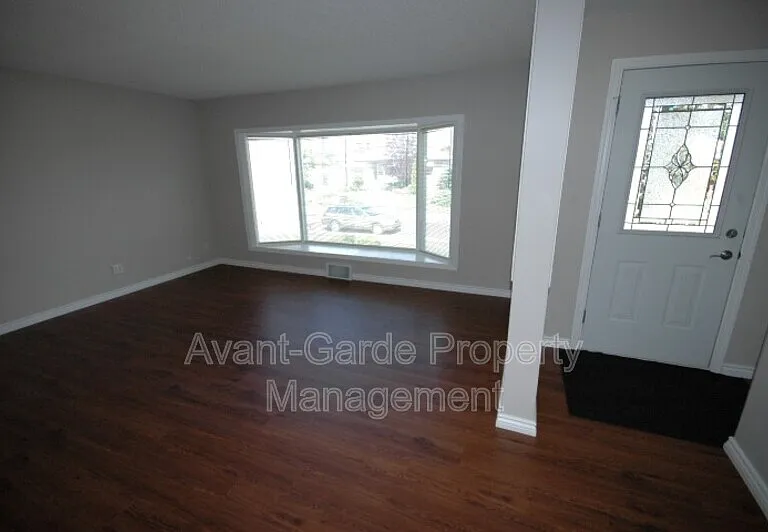 11635 111a Ave NW — Photo 8