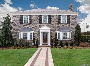 74 Kingsbury Rd, Garden City, NY 11530