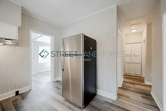 2 bed, 1.0 bath, 1249 sqft, $1,130 — Photo 3