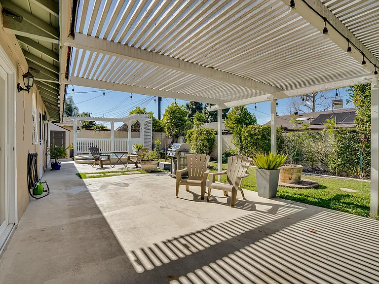 15221 Nottingham Ln — Photo 32