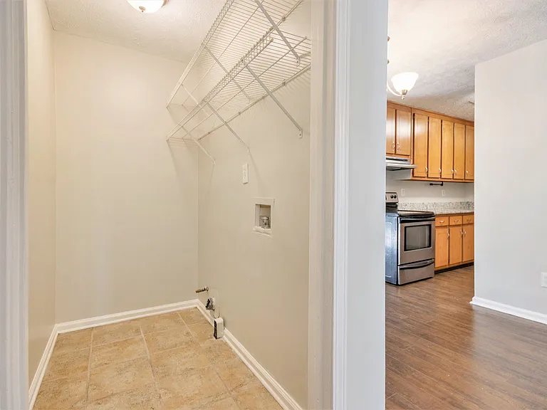 1602 Sycamore Dr NW — Photo 6