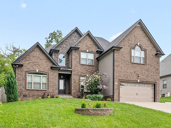 2nd image of 1221 Castlewood Dr