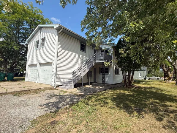 810 W 1st St, Gladwin, MI 48624