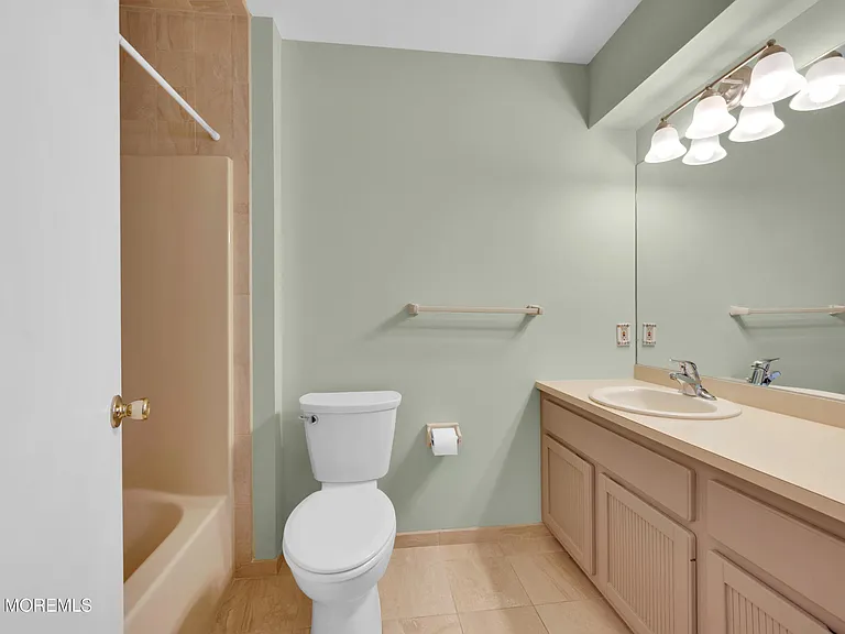 2230 Bridge Ave #4 — Photo 14