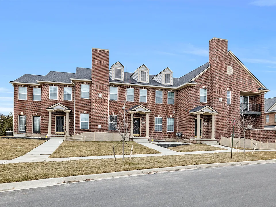 174 N Village Way #60