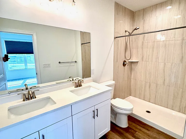 169 Coastal Drive - En-Suite Bathroom