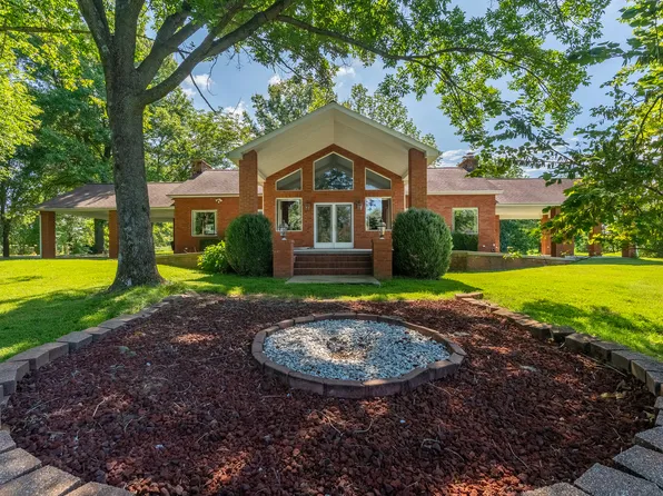 208 Silver Bullet Dr, Carbondale, IL 62903
