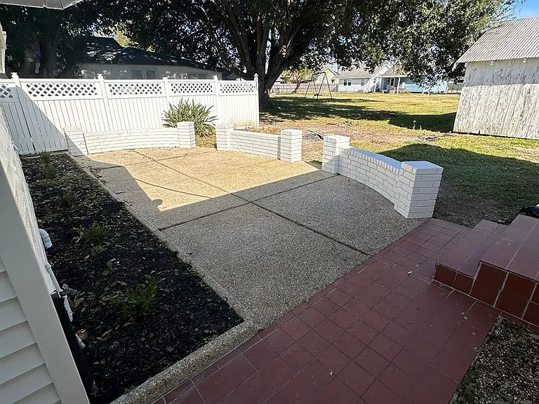 160 Church St — Photo 32