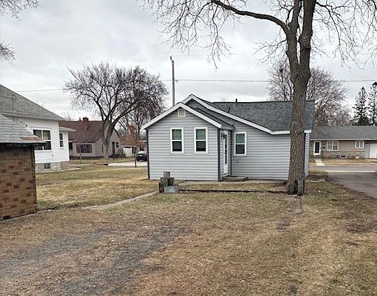 3rd image of 139 24th Ave N