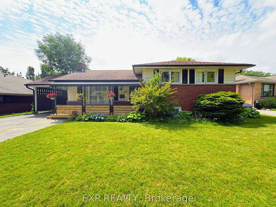 1st image of 438 Magnolia Cres