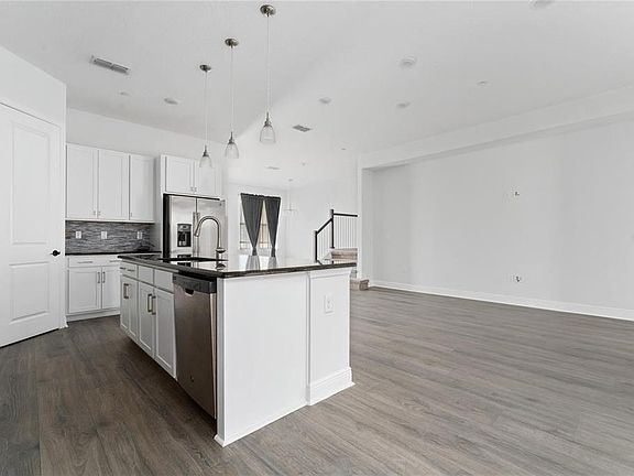 5th image of 13427 STODDART AVENUE