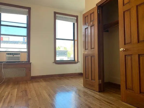 274 W 19th St #4N, New York, NY 10011