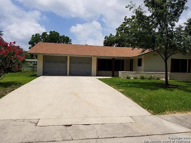 1st image of 3011 Gainesborough Dr