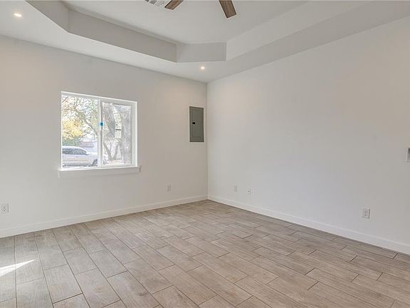 4th image of 407 2nd Ave SW