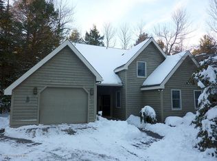 113 Mooncreek Ln, Pocono Pines, PA 18350