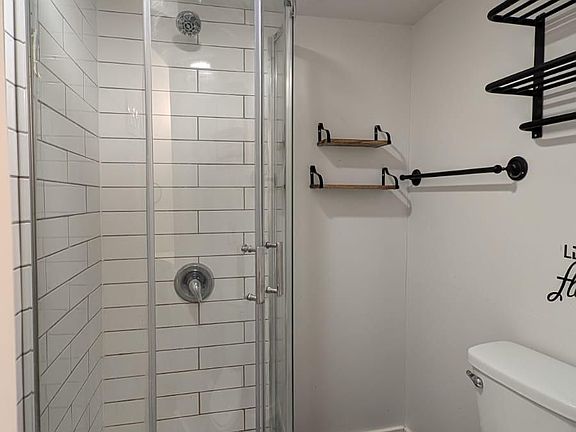 5th image of 81 Josephine St #2