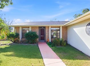 8003 Oak Dr, Palmetto, FL 34221